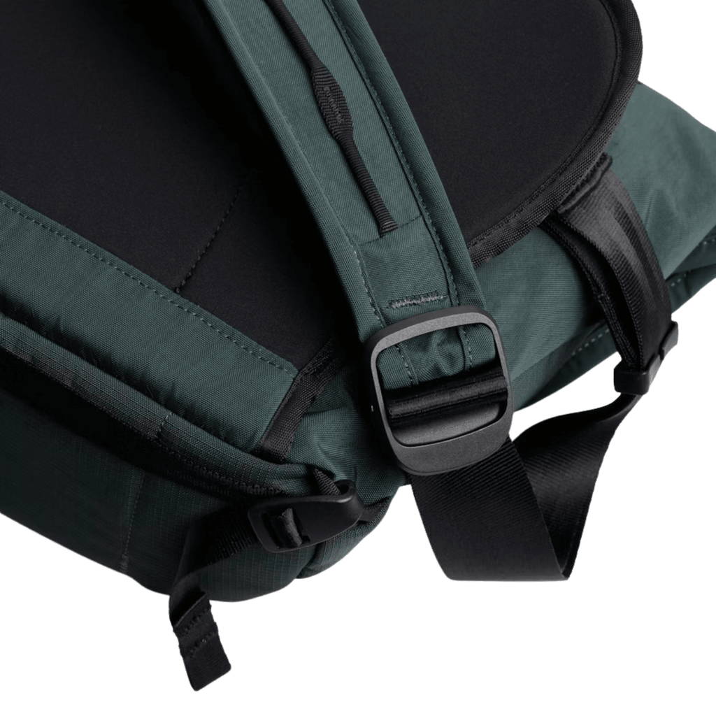 Bellroy Venture Messenger 14” in Deep Ocean
