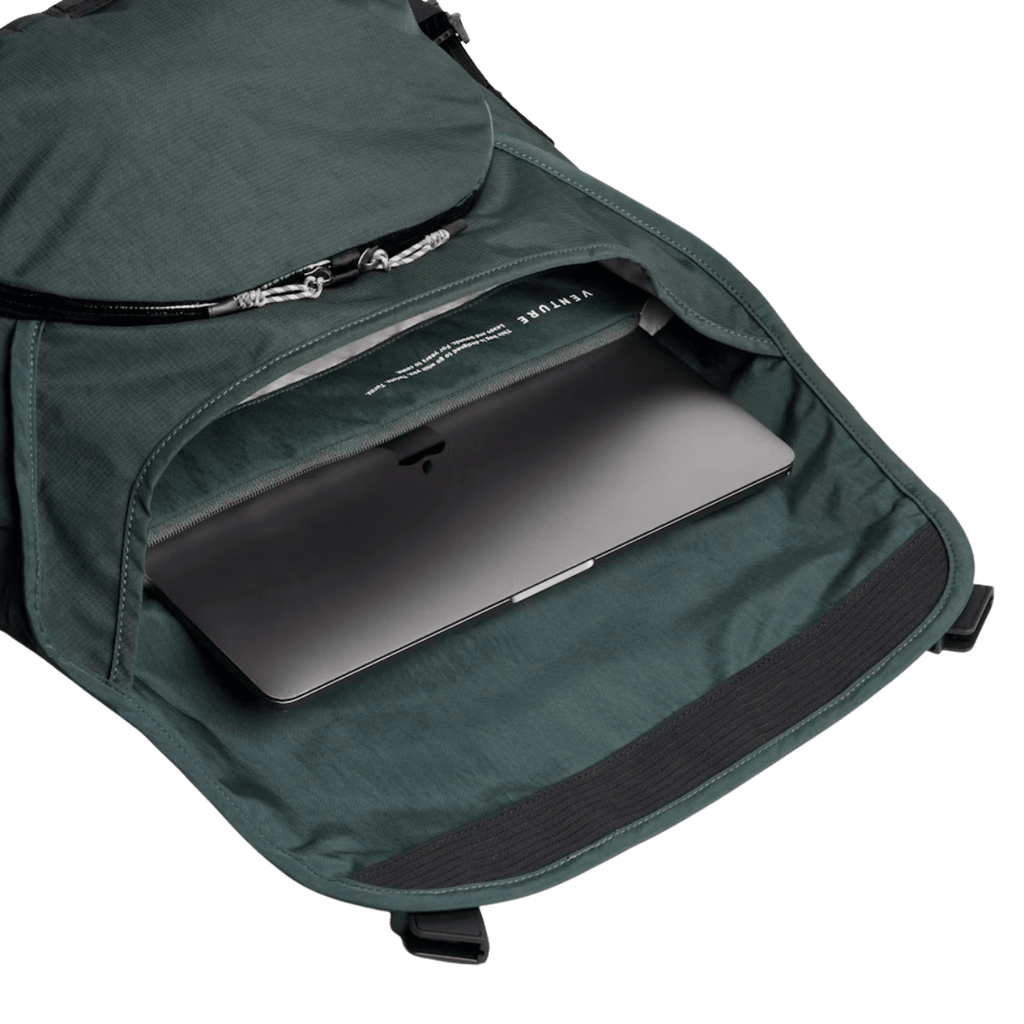Bellroy Venture Messenger 14” in Deep Ocean