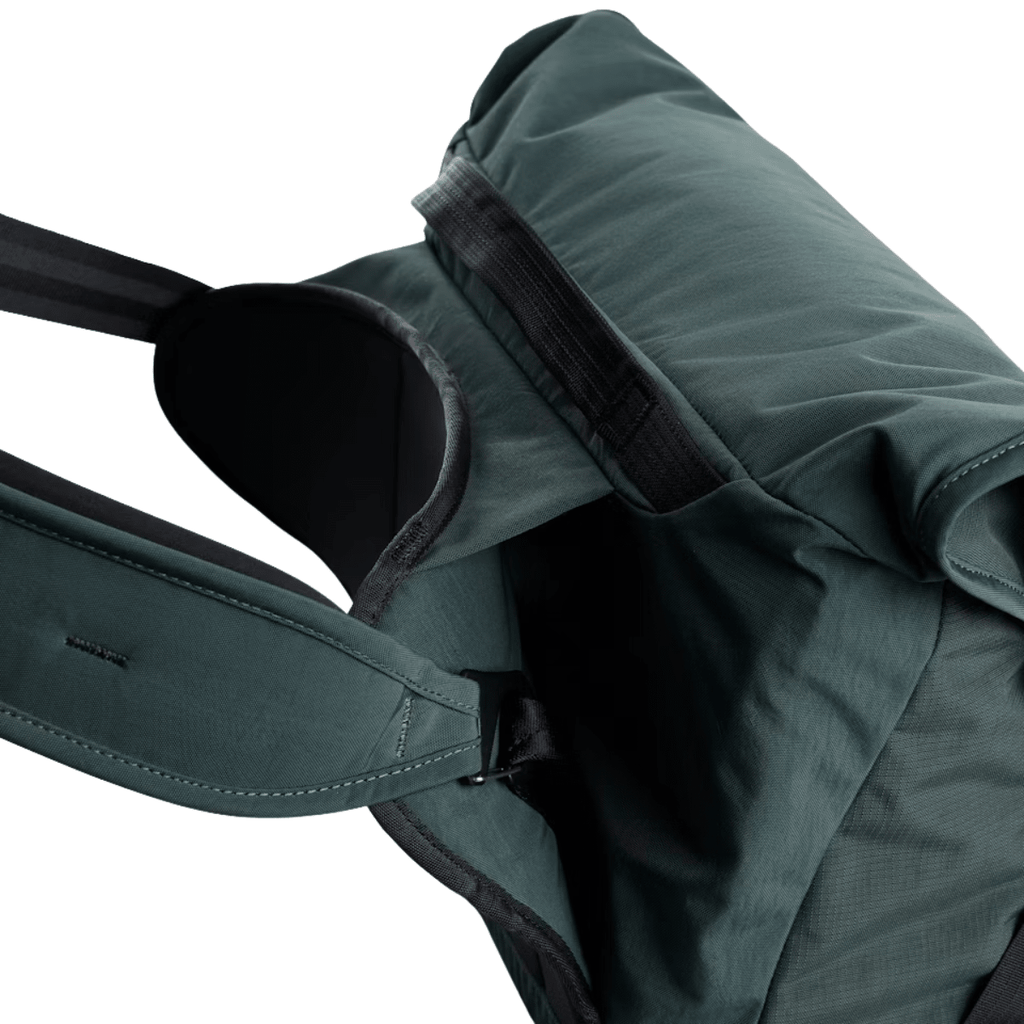 Bellroy Venture Messenger 14” in Deep Ocean