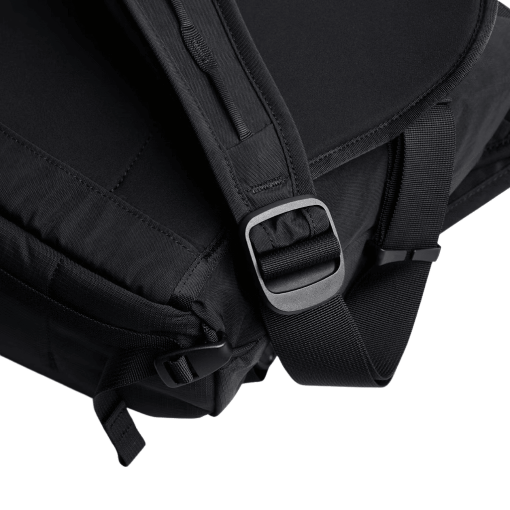 Bellroy Venture Messenger 16” in Black