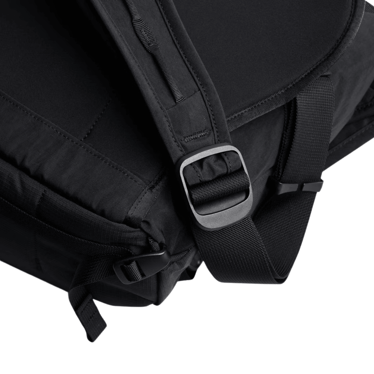 Bellroy Venture Messenger 16” in Black