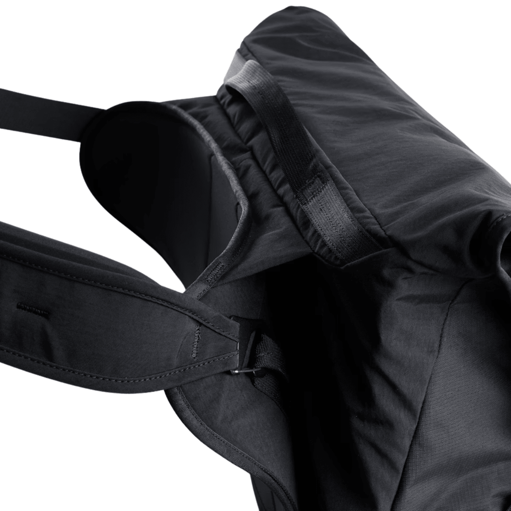 Bellroy Venture Messenger 16” in Black