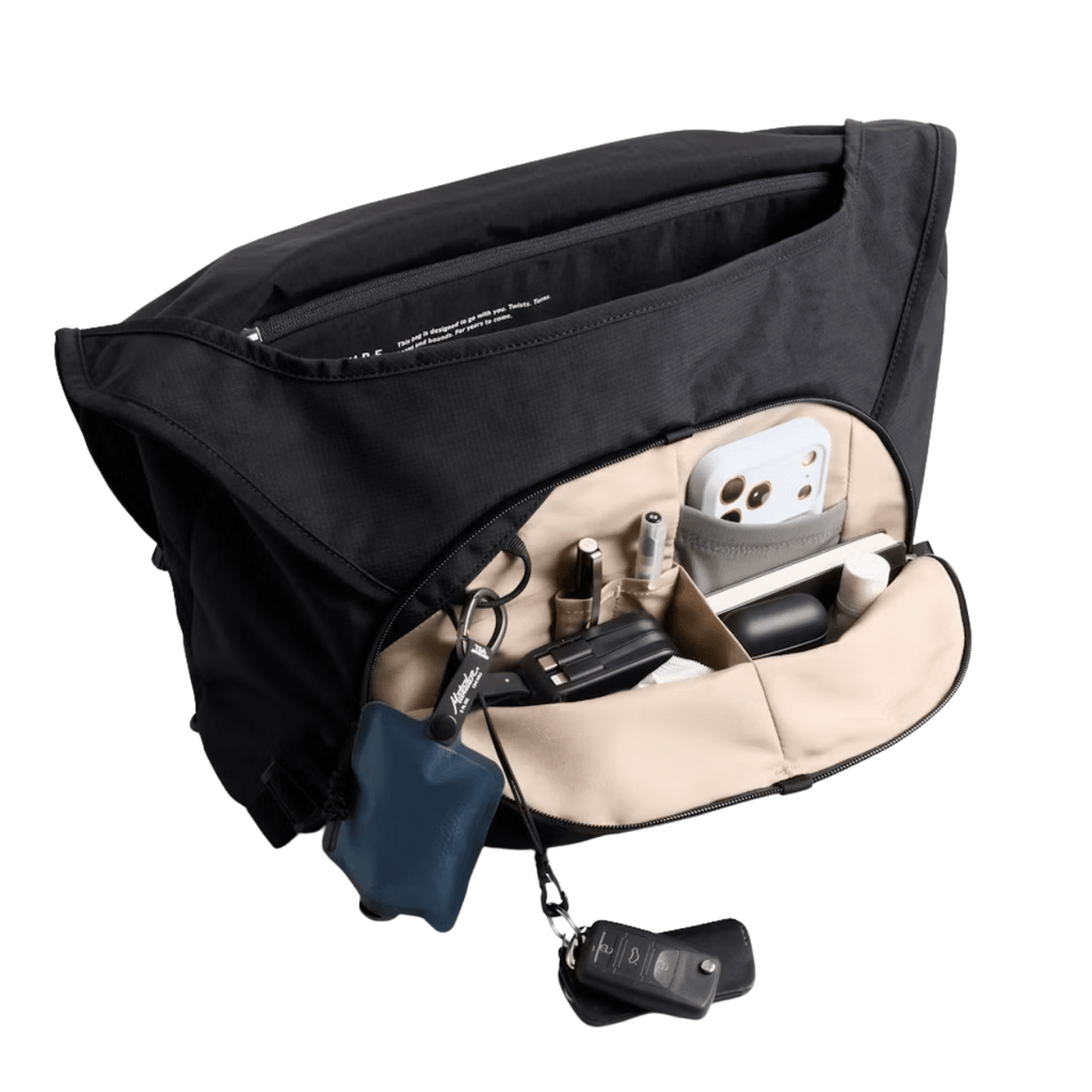 Bellroy Venture Messenger 16” in Black