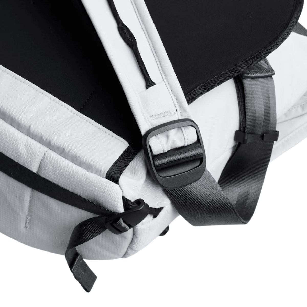 Bellroy Venture Messenger 16” in Fog