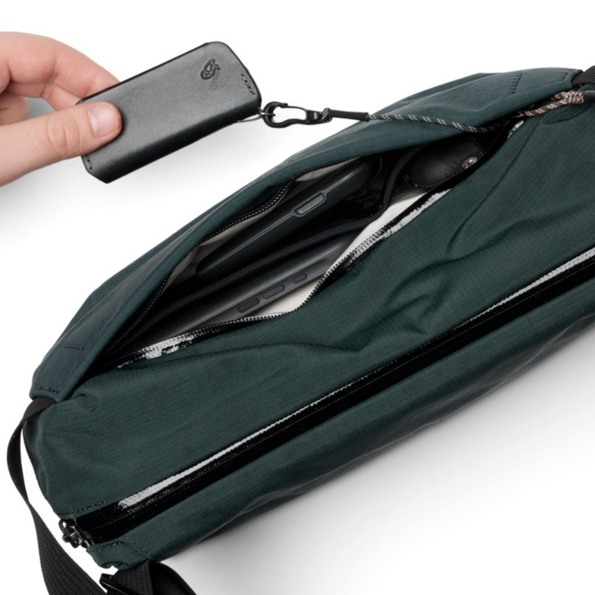 Bellroy Venture Sling 9L in Deep Ocean