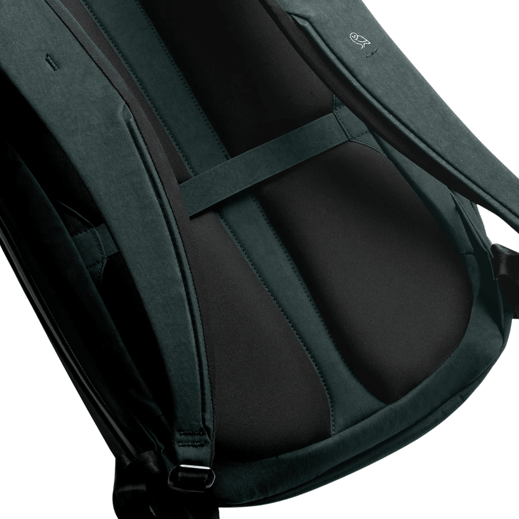 Bellroy Venture Travel Pack 26L in Deep Ocean