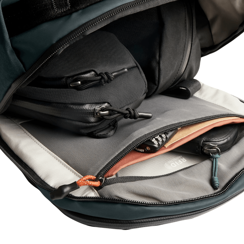 Bellroy Venture Travel Pack 26L in Deep Ocean