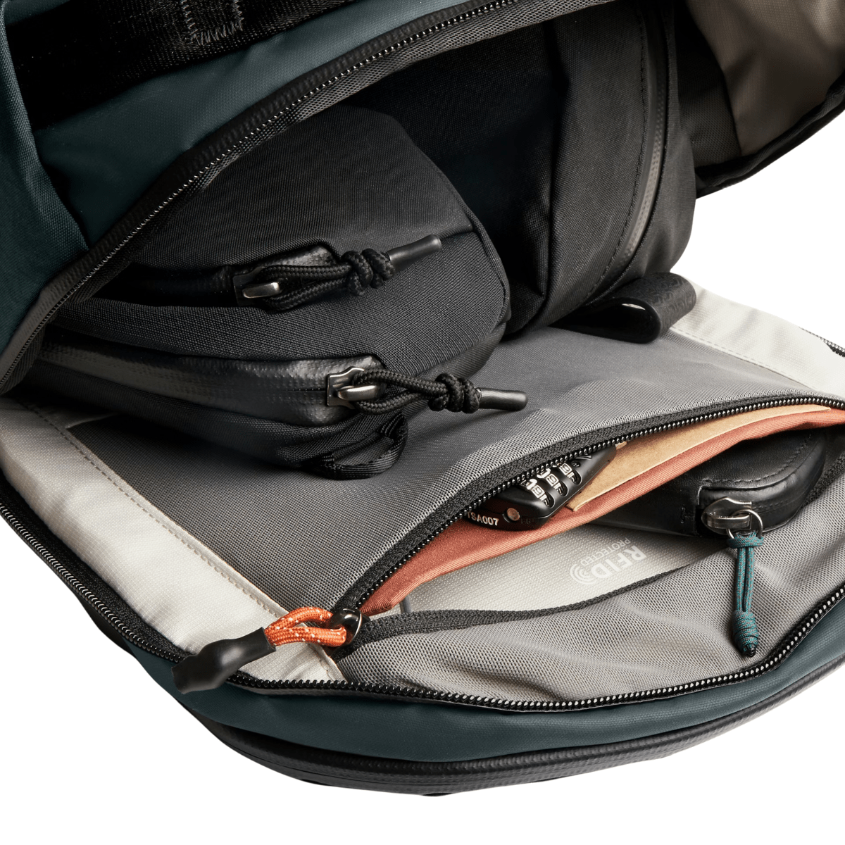 Bellroy Venture Travel Pack 26L in Deep Ocean