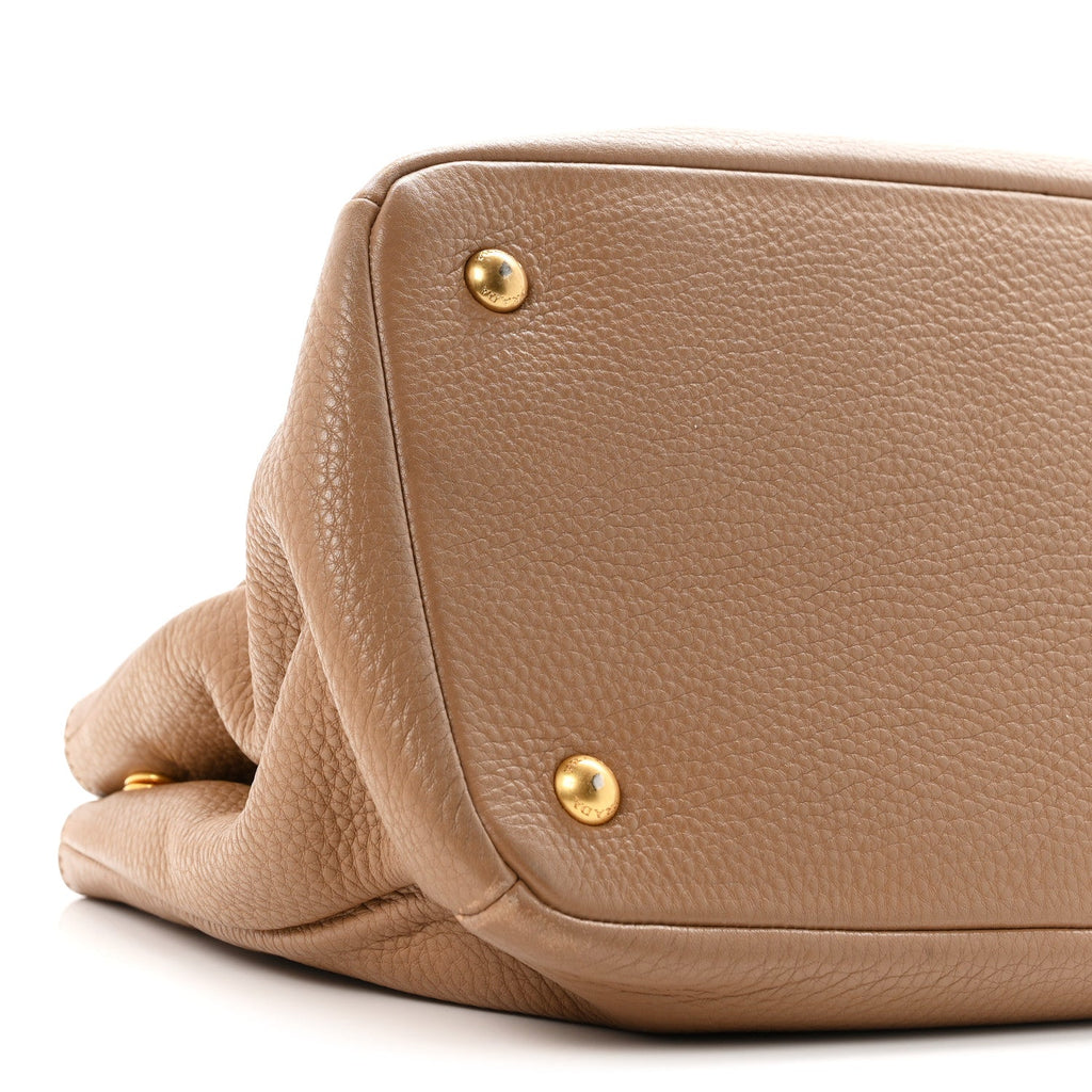 Vitello Daino Shopping Tote Cammeo