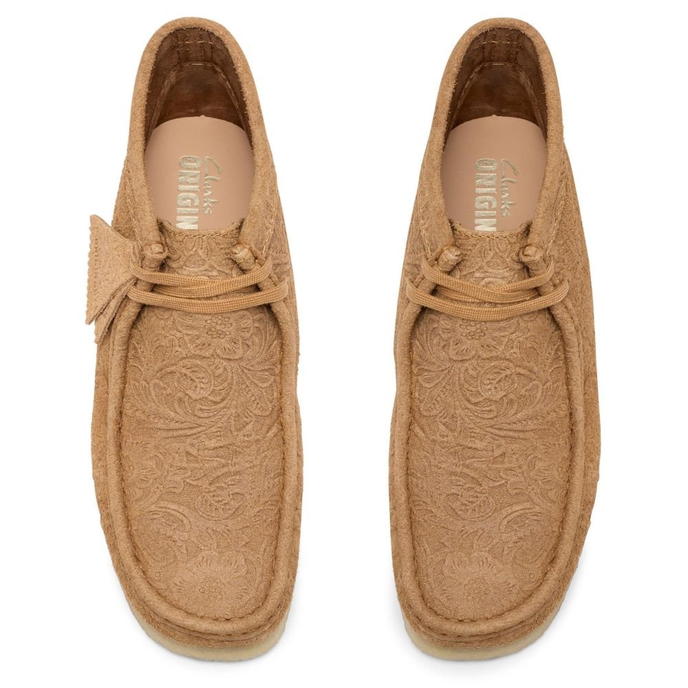 Clarks Men's Wallabee Boot in Light Tan Embossed