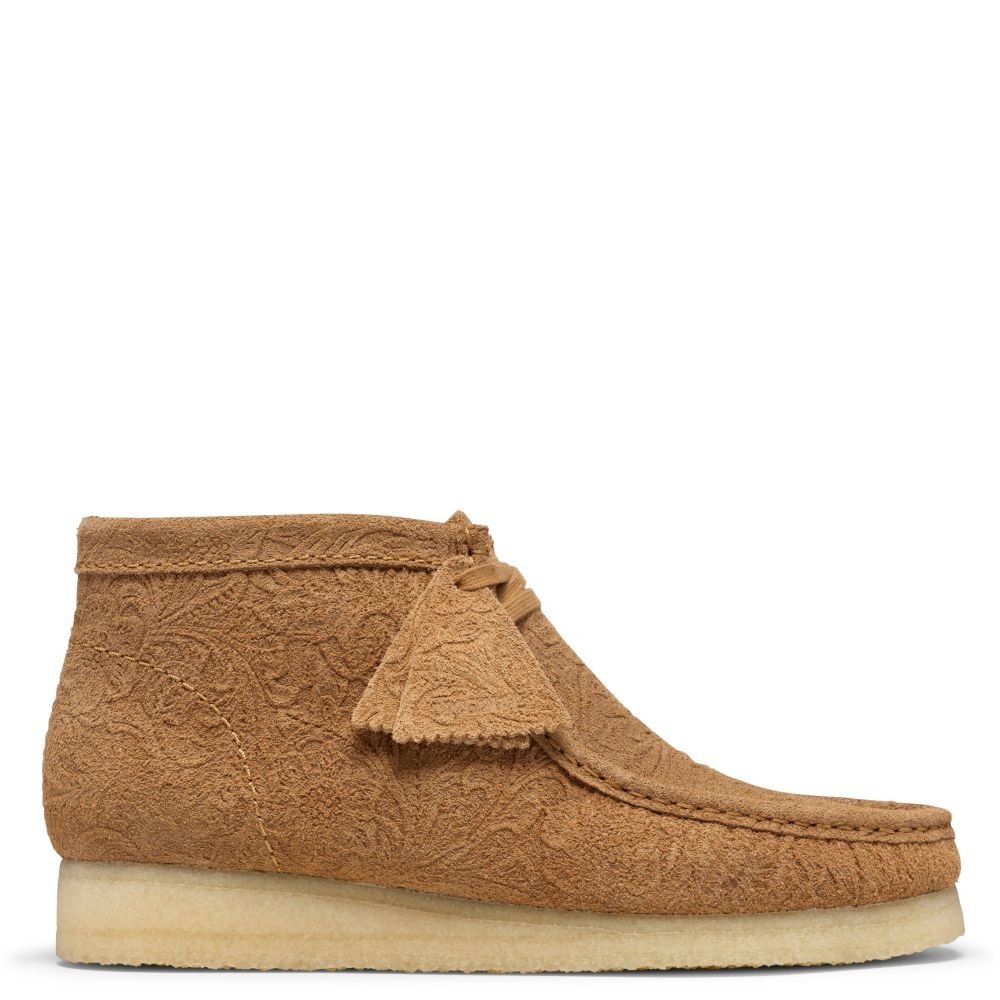 Clarks Men's Wallabee Boot in Light Tan Embossed