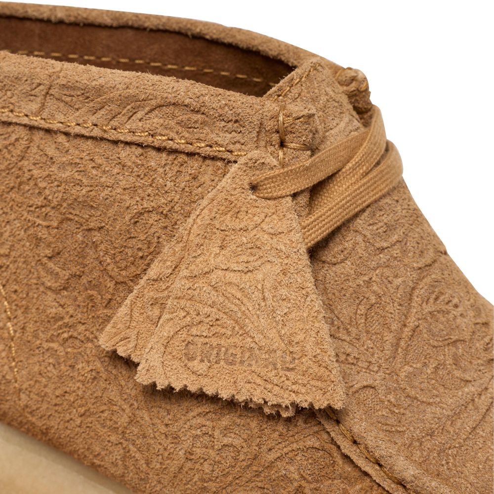Clarks Men's Wallabee Boot in Light Tan Embossed