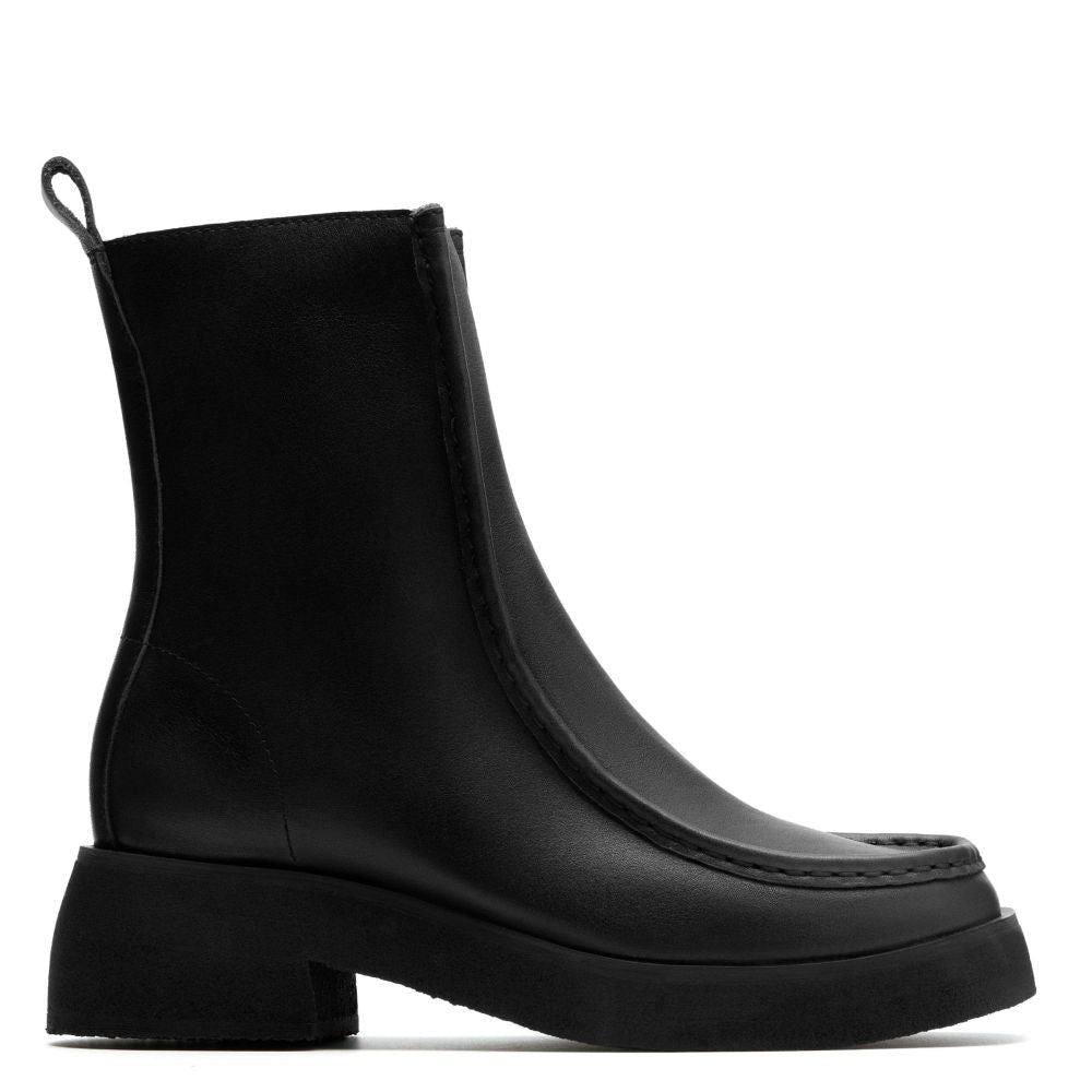 Clarks Women's Effery Zip in Black Leather