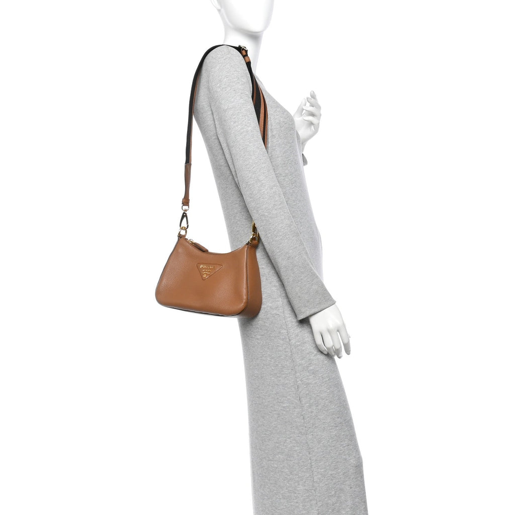 Vitello Daino Soft Zippered Hobo Shoulder Bag Caramel