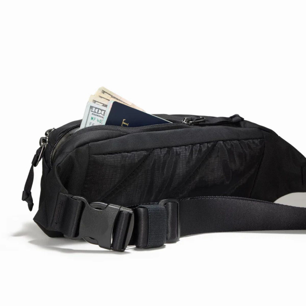 Evergoods Civic Access Sling 2L in Solution Dyed Black