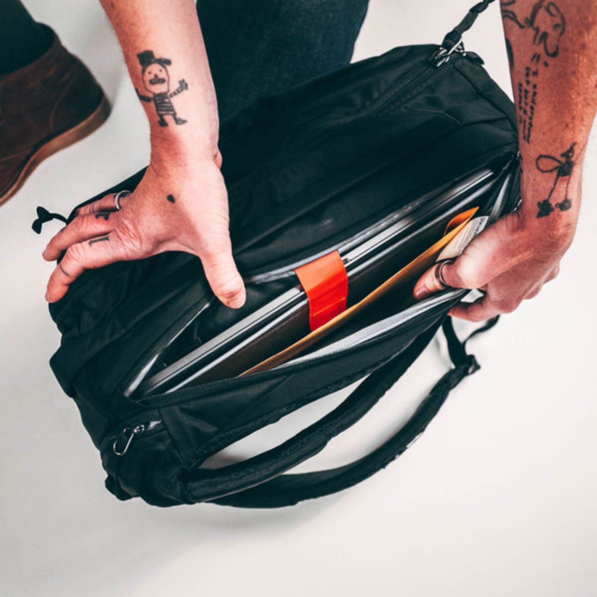Evergoods Civic Panel Loader 24L in Solution Dyed Black