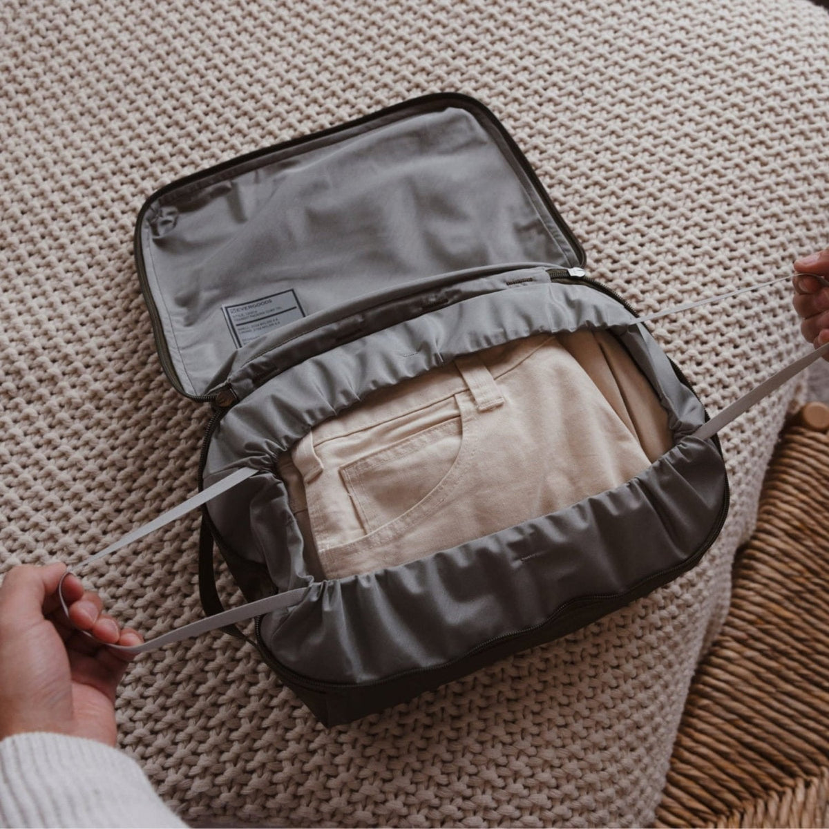Evergoods Transit Packing Cube 10L in OD Green