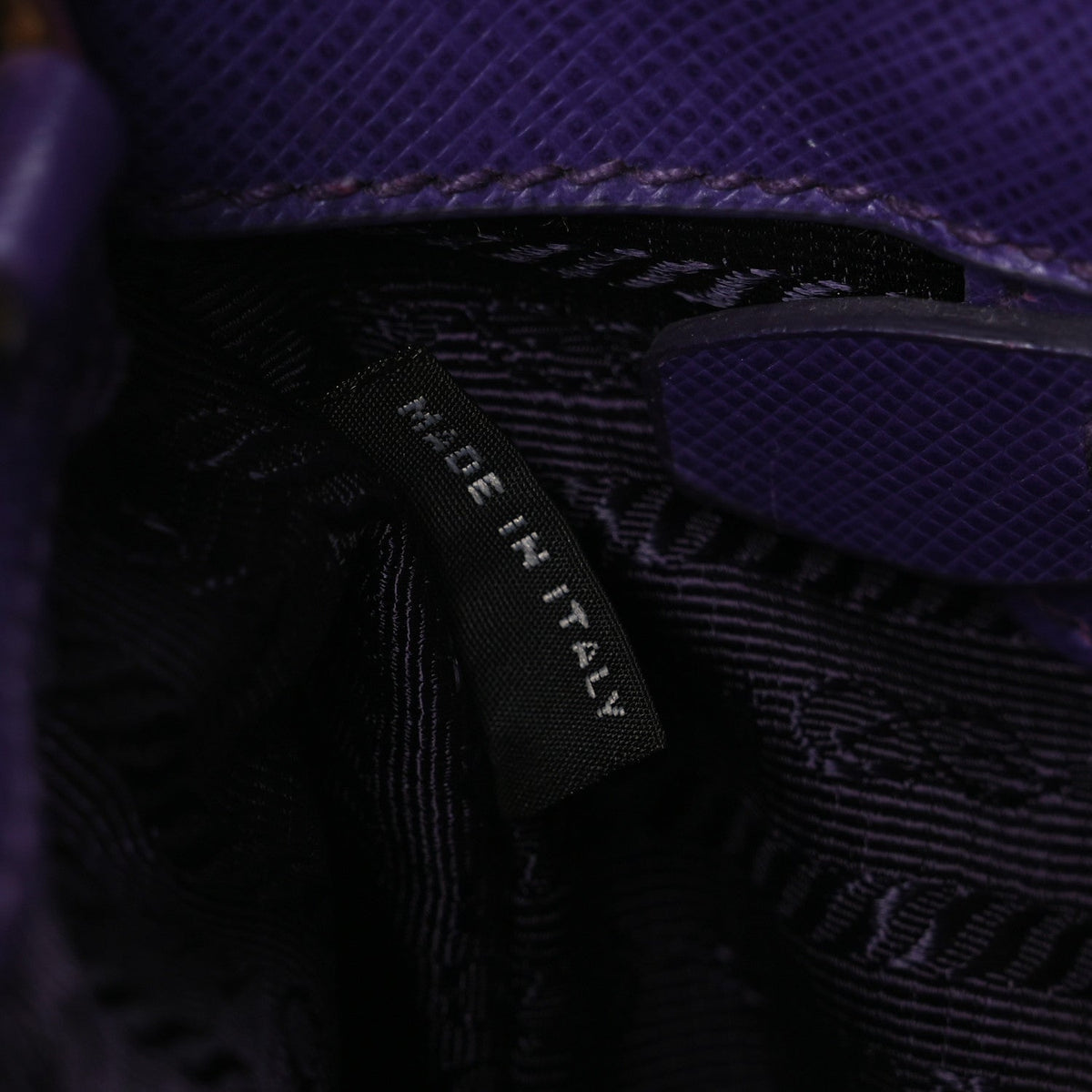 Saffiano Medium Galleria Double Zip Tote Viola