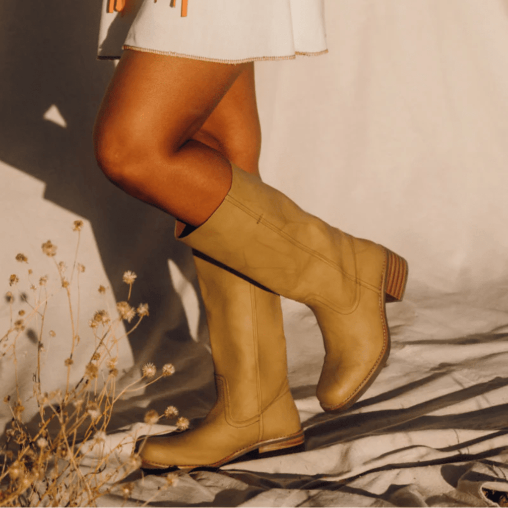 Frye and Co. Women's Miranda 14 in Banana/Yosemite