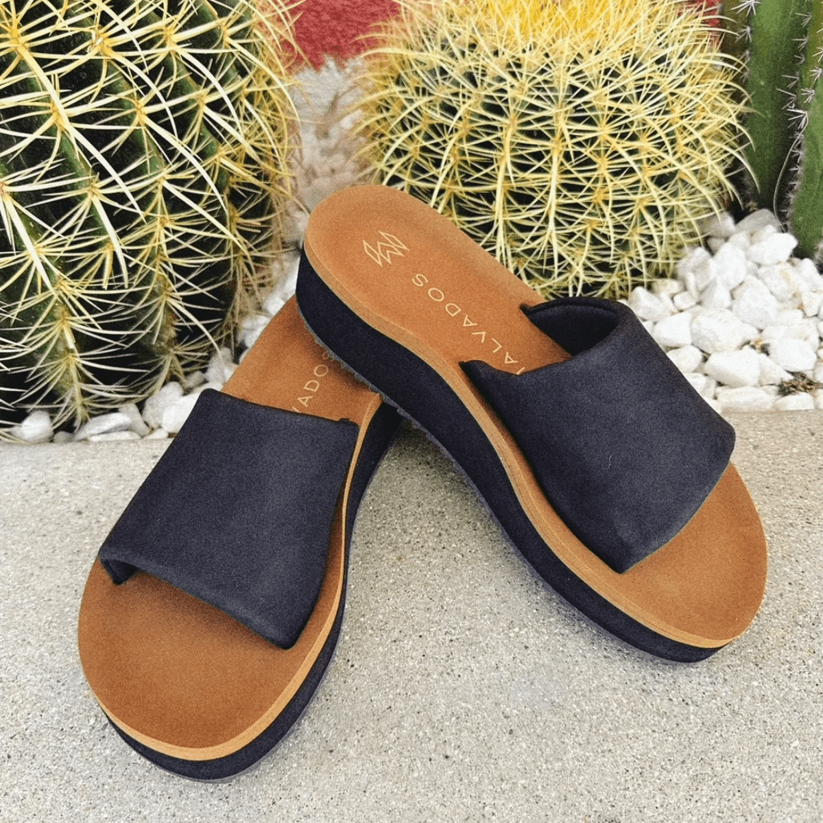 Malvados Women's Gwen in Jet