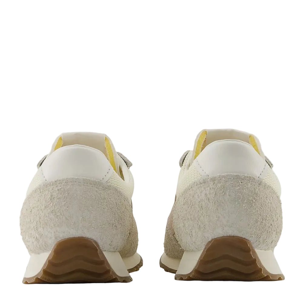 New Balance Women's 471 in Angora with Desert Clay