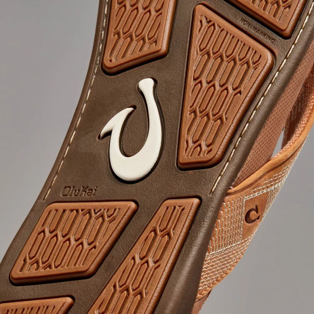 OluKai Men's Tuahine in Toffee