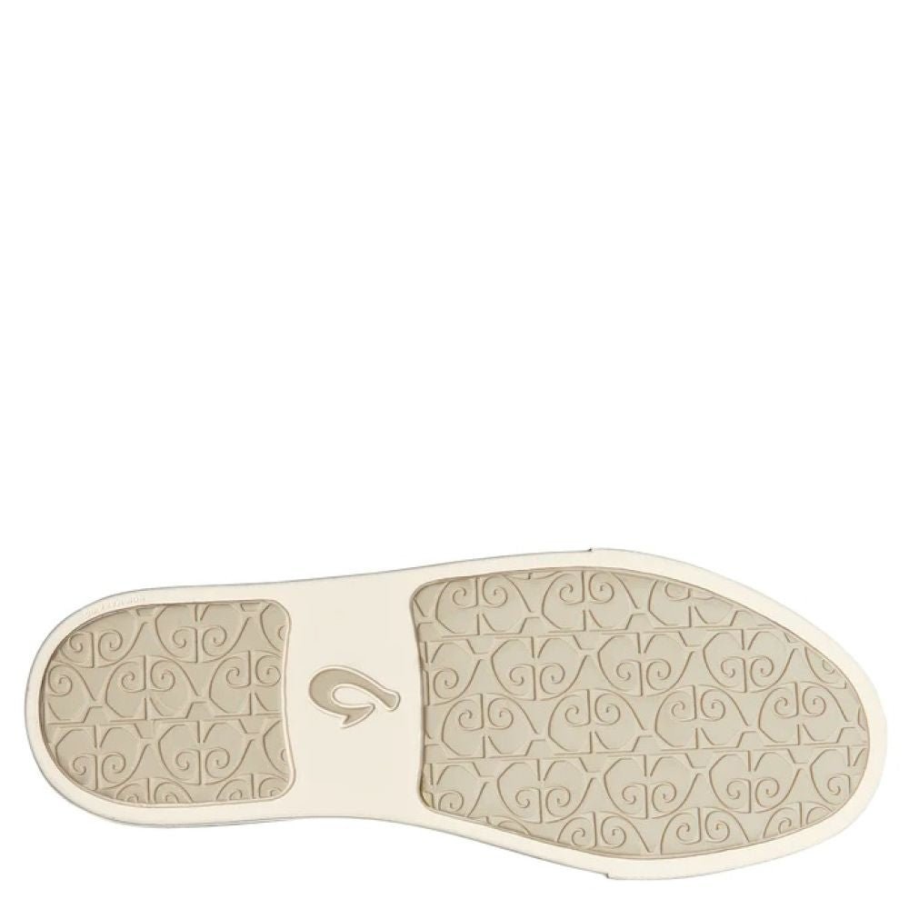 OluKai Women's Pehuea Lī in Tapa