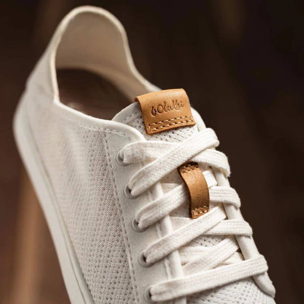OluKai Women's Pehuea Lī in White