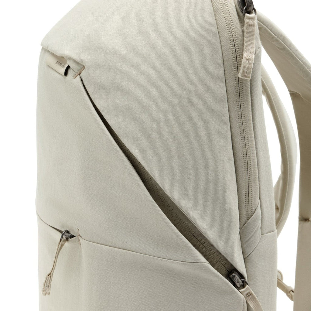 Peak Design City Backpack 22L in Moon