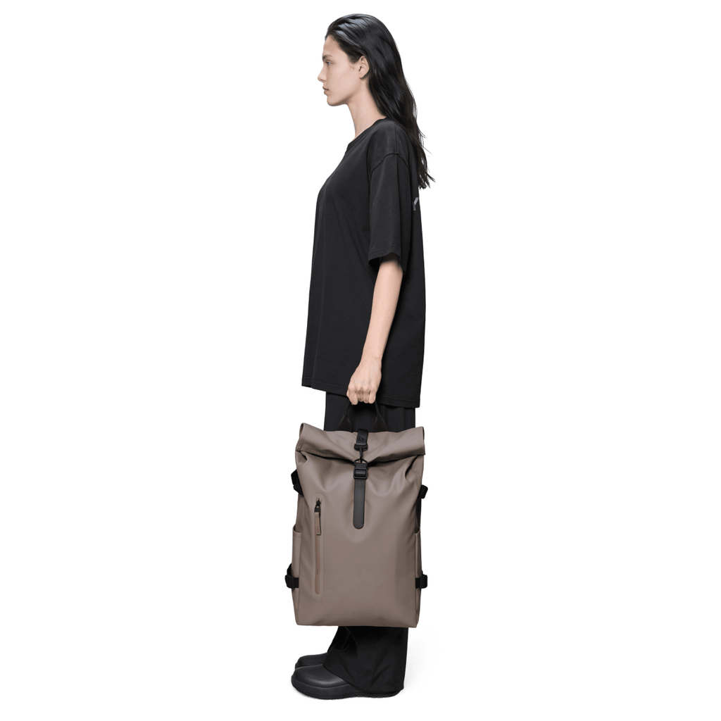 Rains Rolltop Rucksack Large in Cinder