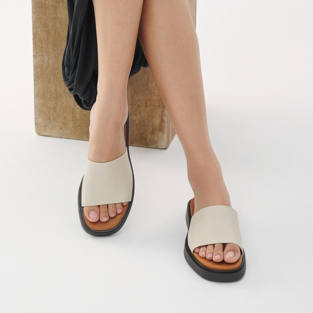Vagabond Women's Connie Slip-On in Off-White Leather