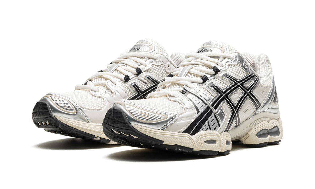 Gel Nimbus 9 "Cream / Black" 1201A424 105